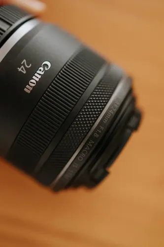Lente Canon Rf 24mm F/1.8 Macro Is Stm Pouco Usada