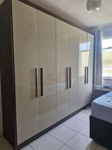 Guarda-Roupa / Armário 6 Portas em Ótimo Estado