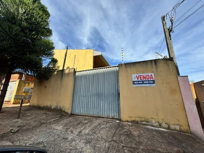 Venda - Construção com diversas Kitnets no Jardim Aclimação em Maringá