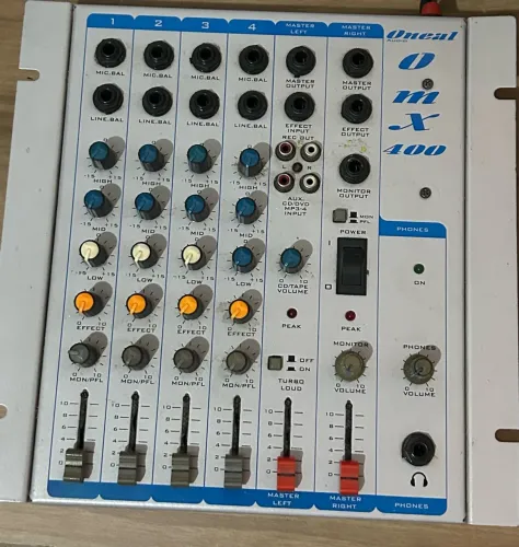 Vendo mesa de oneal de 4 canais