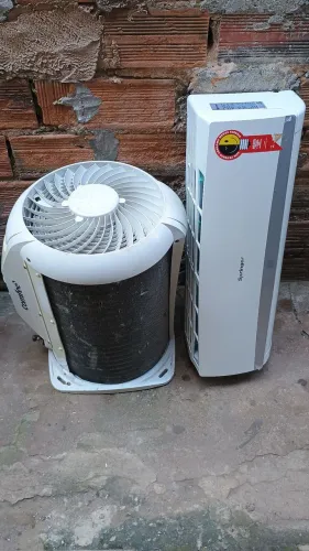 Split de 9 mil BTUs semi novo serpentina cobre com controle 