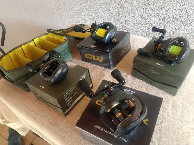 Vendo 4 Carretilhas BG marca (CW) nunca usada acompanha caixa e porta carretilha