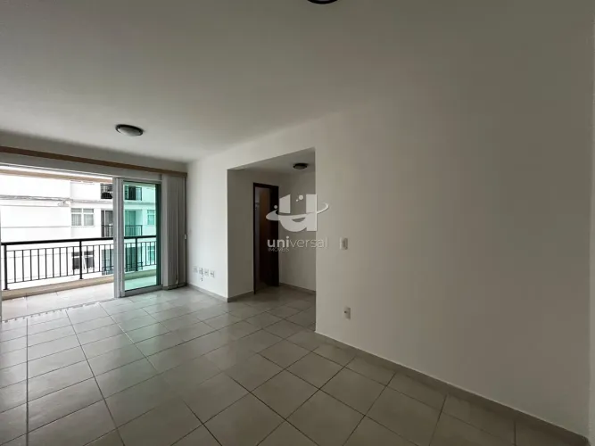 Apartamento de 2 Quartos com Planejados e Vaga no Centro