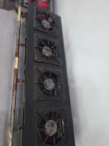 Vendo fogão industrial 4 bocas mais 1 mesa em inox