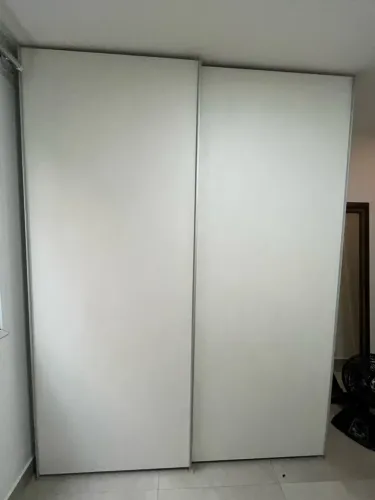 Guarda roupa Madeirol porta de correr e sapateira