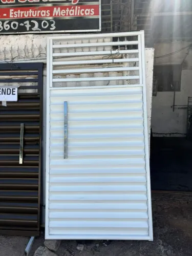 Portão galvanizado com inox