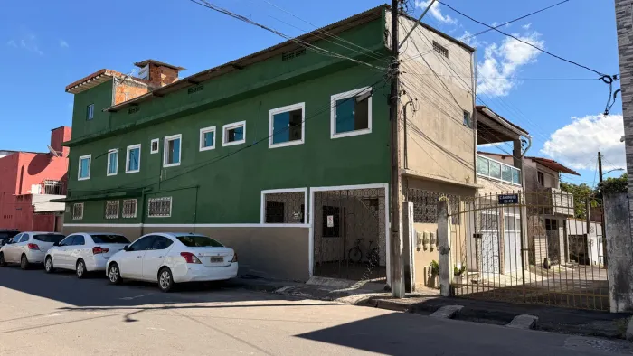 Casa TÉRREA 3/4 com GARAGEM frente de rua excelente localização