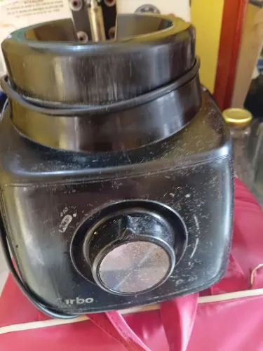Motor de liquidificador l tô vendendo por que o copo quebro0u 