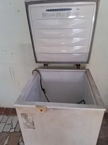 Freezer 110v semi novo