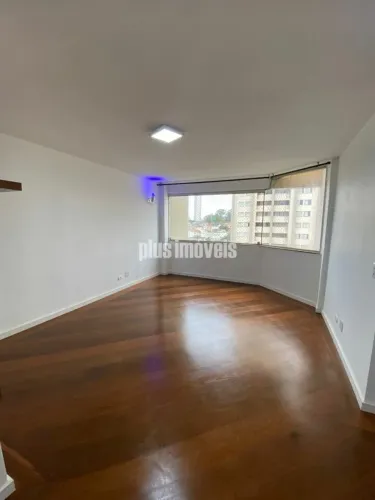 Apartamento reformado na Rua Sócrates com vista para a piscina