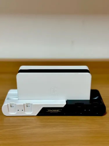 Base Carregadora DOBE para Joy-Con - Acoplável à Dock do Nintendo Switch
