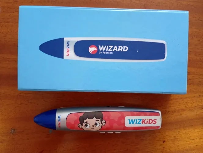 Caneta Inteligente WizPen Wizard com adesivo WizKids