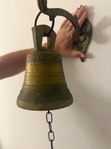 SINO ANTIGO DE METAL - 2,6 KG - PEÇA DECORATIVA / COLECIONÁVEL