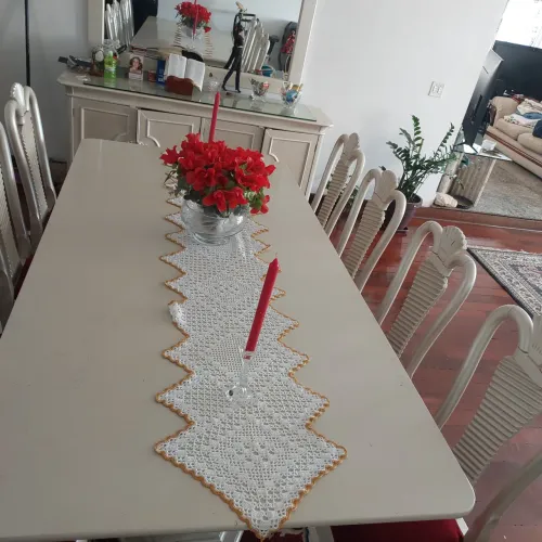 Mesa com 8 cadeiras 2 20 X 1.10