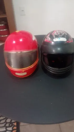 Vendo esses dois capacete usado