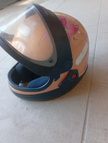 Capacete muito bom ,e novo