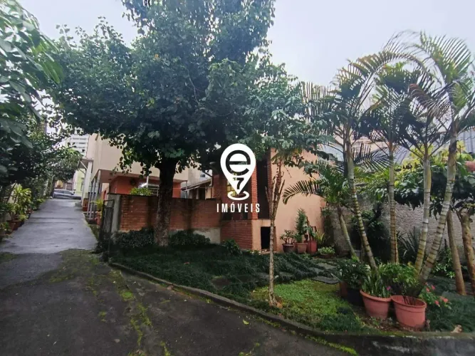 Casa térrea á venda na Vila Gumercindo, terreno ZM, 10 vagas, 400 m².