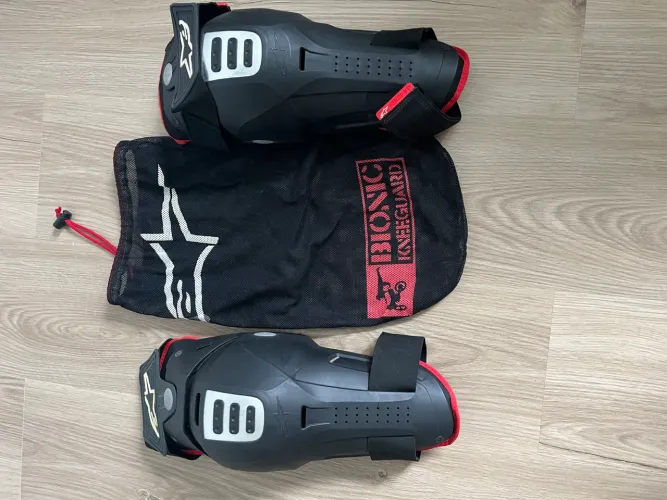 Joelheira Alpinestars articulada zerada