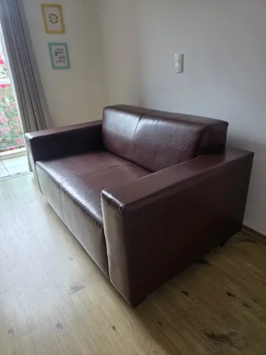 Sofá 2 Lugares em Couro Marrom