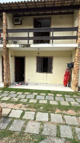 Cabo Frio - Duplex com 2 quartos, estacionamento.