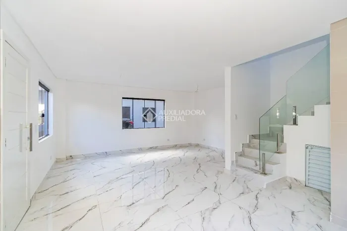 Sobrado com 90 m², 3 quartos sendo 1 suíte, Terraço 2 vagas de garagem, no Guabirotuba!