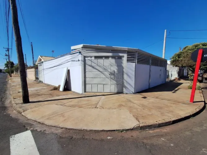 Locação de Casas / Padrão na cidade de Araraquara