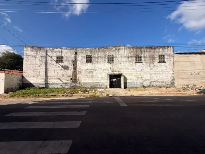 Imóvel com várias salas no Bonsucesso