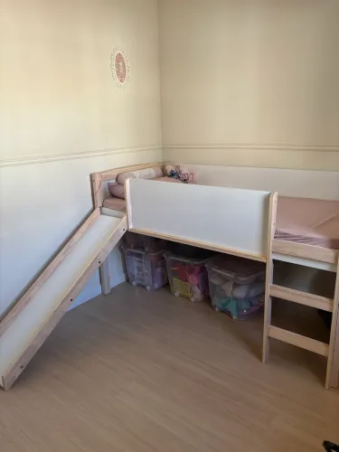 Cama Alta com Escorregador e Lousa Maciça/MDF Casatema
