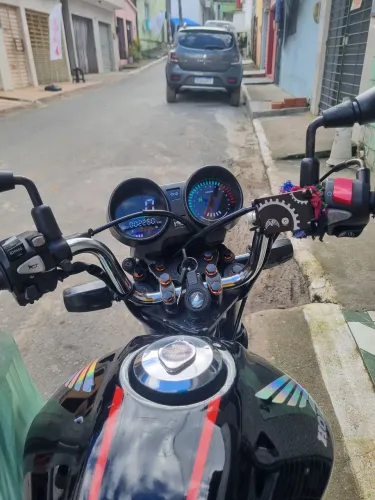 Vendo moto fan 150 valor 10mil