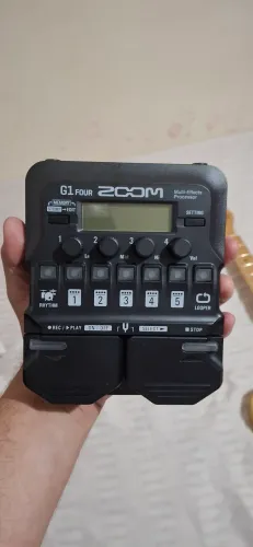 Pedaleira Zoom G1 four