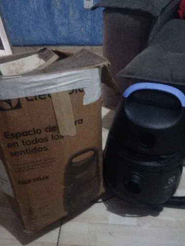 Aspirador de pó usado apenas uma vez