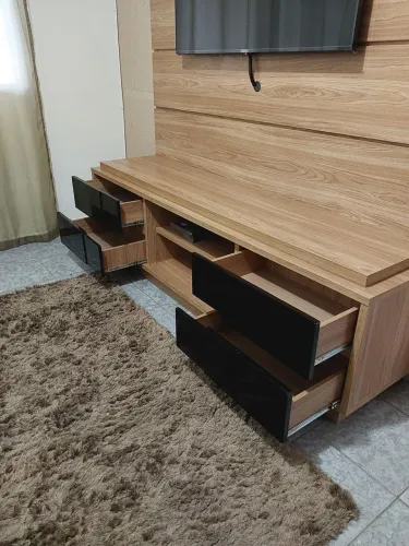 Rack com painel em ótimas condições