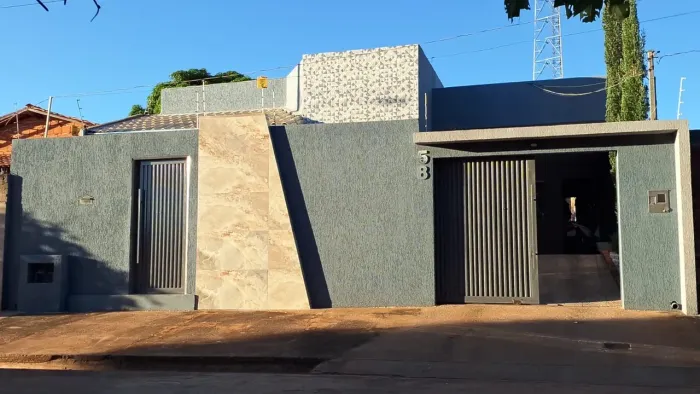 Vendes-Casa ampla,confortável. Aberto a negociação e aceito carro no negócio.
