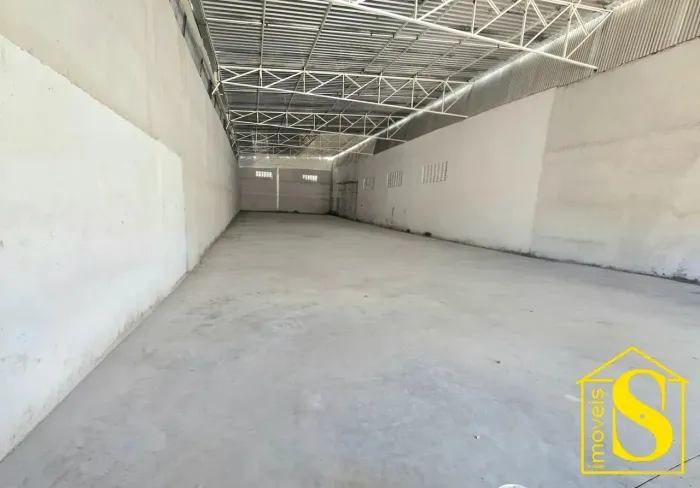 GALPÃO 600m² NOVO | TRIFÁSICO | PÉ DIREITO 6m | ACESSO TRUCK E BITRUCK | EUSÉBIO-CE