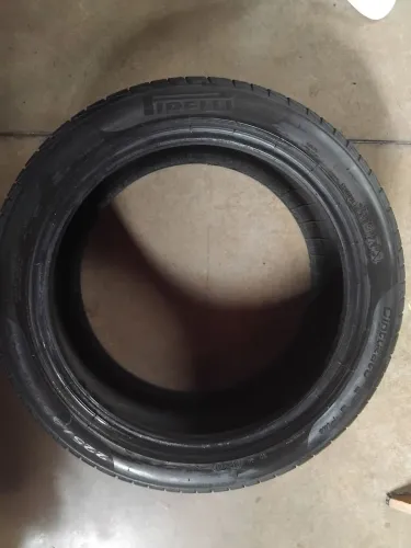 Pneu Pirelli P1 225/45/17 semi novo