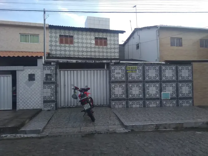 Excelente duplex no Funcionários II (108 m², 4/4, bem localizada)