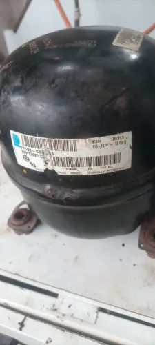 Vende se motor de geladeira funcionando perfeitamente