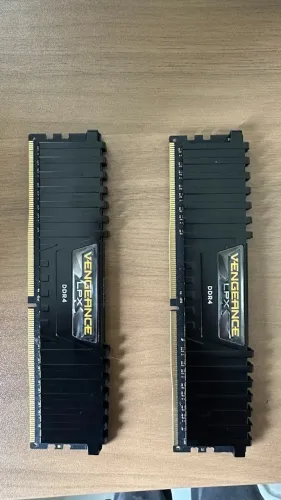 Memórias RAM Corsair 2x 8GB DDR4 2400MHz - 2 Unidades - Ótimo Estado