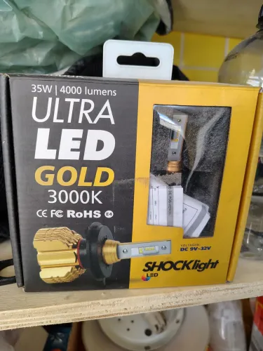 Lâmpada LED H4 na cor amarela, não altera o visual original do veículo.