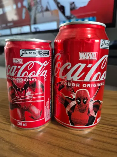 2 latas vazias Coca-cola Marvel Deadpool e Wolverine