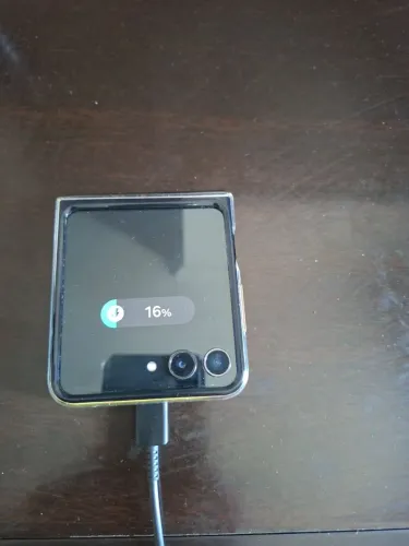 Galaxy Z Flip 5 com defeito no cabo flex interno