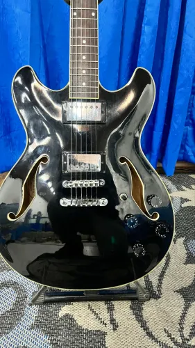 Guitarra ibanez semi acústica 