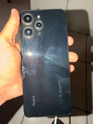 Vendo celular Redmi 12