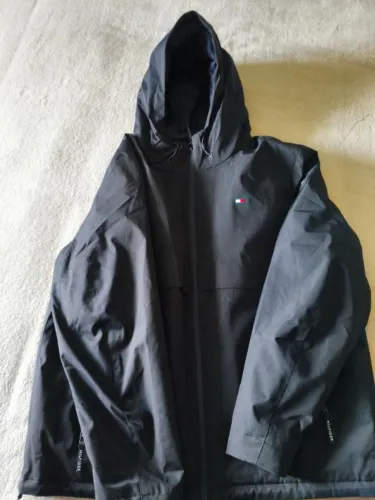 Jaqueta forrada Masculina Tommy Hilfiger com capuz - Original - Preta - Tamanho XL (EG)