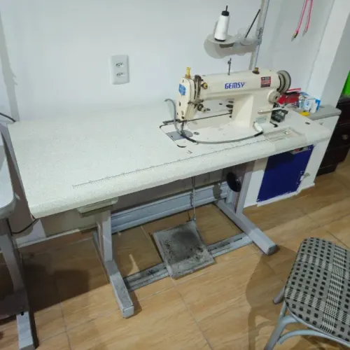 Maquina de costura reta industrial Gemsy