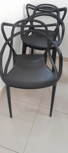 Cadeiras plásticas empilhaveis