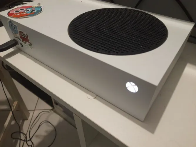 XBOX series s em ótimo estado.