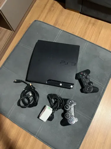 PlayStation 3 Slim Desbloqueado + Bomba Patch 2025 + 2 Controles - R$ 700