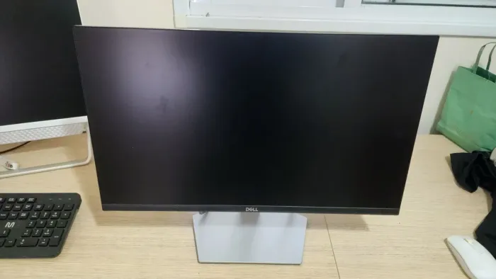 Monitor Dell de 24" S2421HN