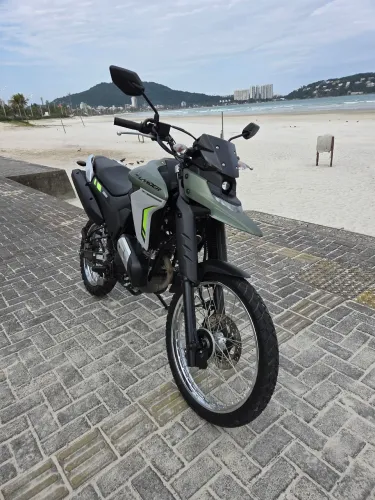 Lander 250 ABS 2025 Verde | 2.300 km | Garantia até 01/2029 | Estado de zero.
